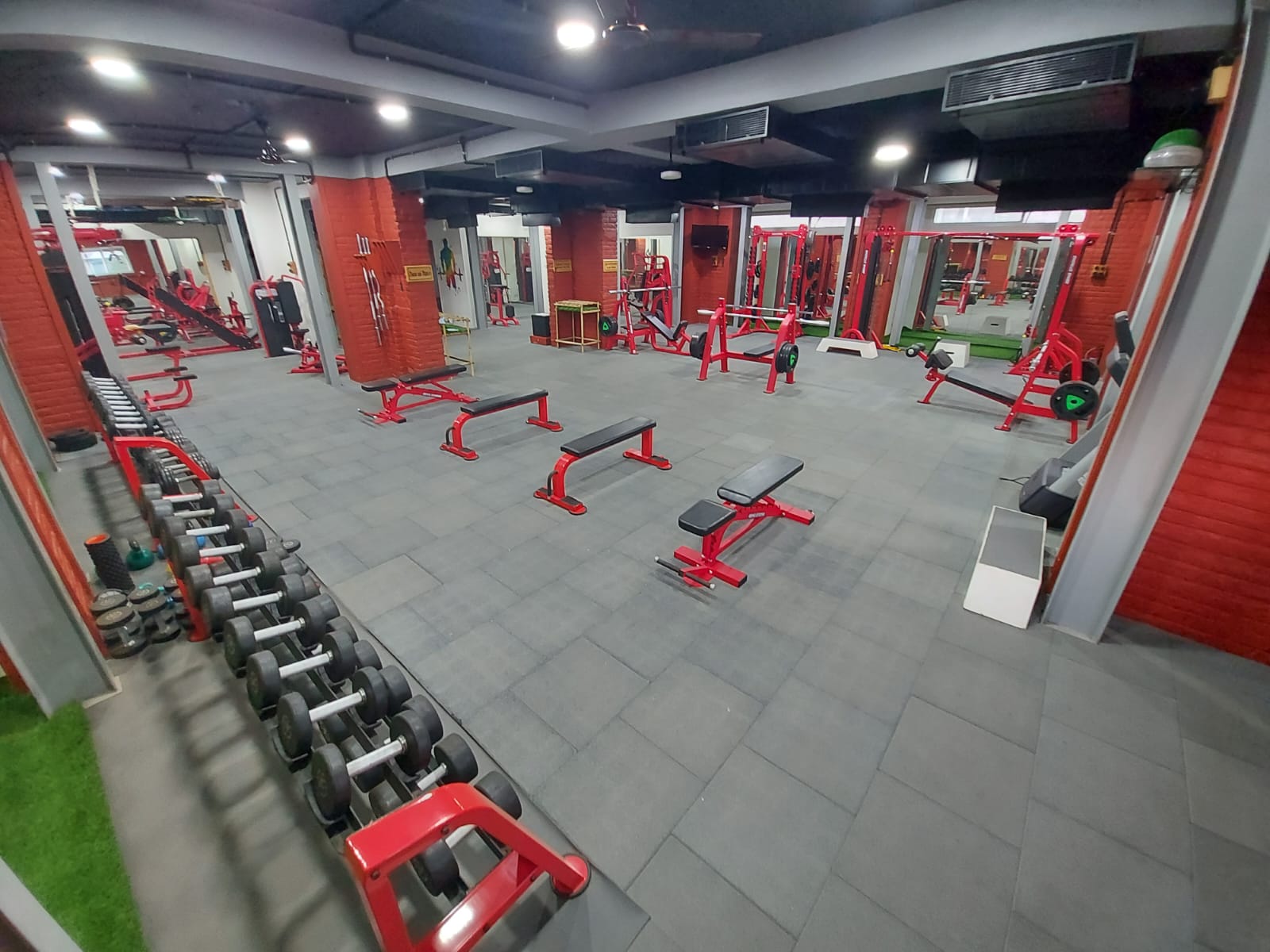 DG Fitness Club main training floor
